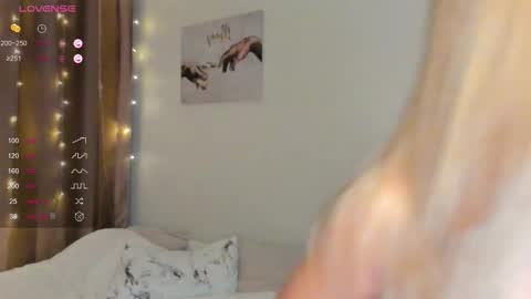 Snapshot of erlina_may chatting on September 28, 2025, 5:29 pm Elina online show from September 28, 2025, 5:29 pm