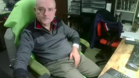 Snapshot of ernello chatting on October 30, 2025, 8:31 pm ernello online show from October 30, 2025, 8:31 pm