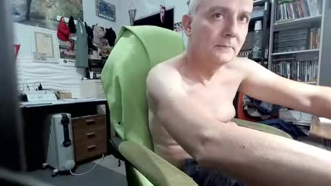 Snapshot of ernello chatting on June 10, 2026, 5:45 pm ernello online show from June 10, 2026, 5:45 pm