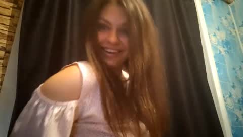 Bella online show from September 17, 2025, 9:38 pm