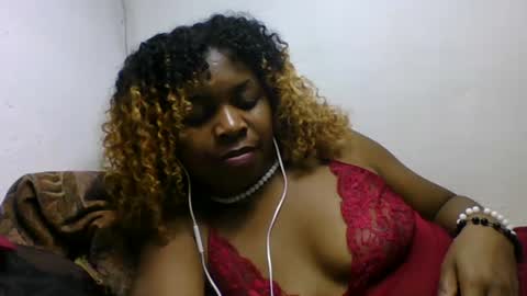 erolinee online show from September 18, 2025, 7:27 pm