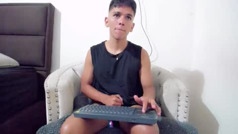 eron_crown online show from June 4, 2026, 5:02 am
