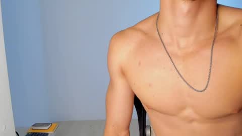 eros_becker_ online show from May 6, 2026, 5:03 am