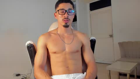 eros_becker_ online show from May 8, 2026, 4:51 am