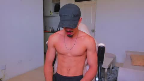 eros_becker_ online show from May 13, 2026, 4:04 pm