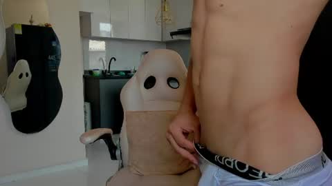 eros_becker_ online show from August 5, 2026, 4:54 pm