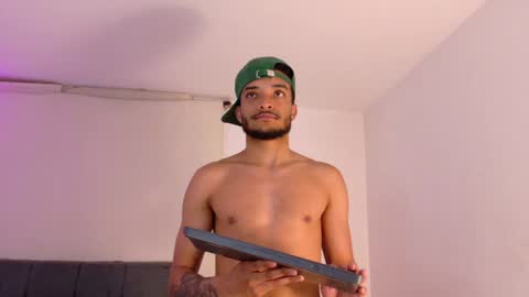 Snapshot of eros_chipre chatting on April 7, 2026, 12:33 am Eros online show from April 7, 2026, 12:33 am