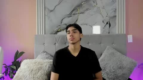 Eros Lux1 online show from April 13, 2026, 12:21 pm