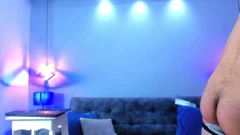 Eross online show from April 30, 2026, 9:41 pm