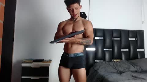 Snapshot of erosscott chatting on April 13, 2026, 12:16 am Eros online show from April 13, 2026, 12:16 am