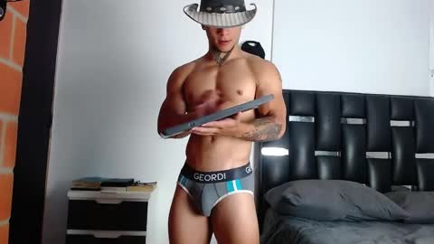 Snapshot of erosscott chatting on April 15, 2026, 4:25 pm Eros online show from April 15, 2026, 4:25 pm