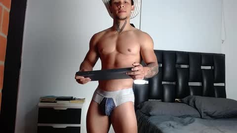 Snapshot of erosscott chatting on April 18, 2026, 1:31 am Eros online show from April 18, 2026, 1:31 am