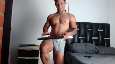 Snapshot of erosscott chatting on April 19, 2026, 11:40 pm Eros online show from April 19, 2026, 11:40 pm