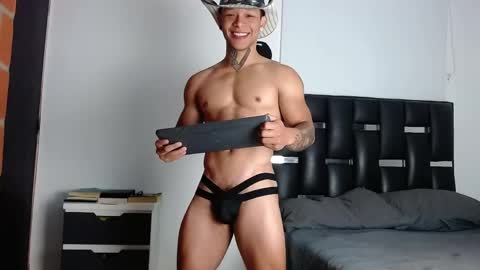Snapshot of erosscott chatting on April 22, 2026, 4:19 pm Eros online show from April 22, 2026, 4:19 pm