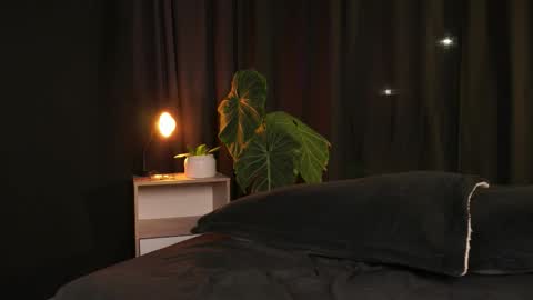 Eros Wild online show from December 3, 2025, 11:25 pm