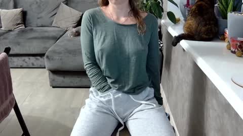 Melissa   online show from December 13, 2024, 2:05 pm