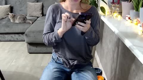 Melissa   online show from December 14, 2024, 2:31 pm