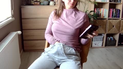 Melissa   online show from December 20, 2024, 12:16 pm