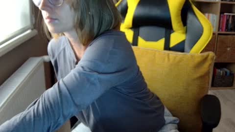 Melissa   online show from February 2, 2025, 2:56 pm