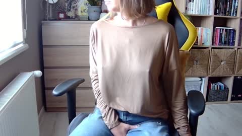 Melissa   online show from February 5, 2025, 9:46 am