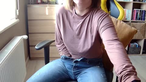 Melissa   online show from February 8, 2025, 1:22 pm