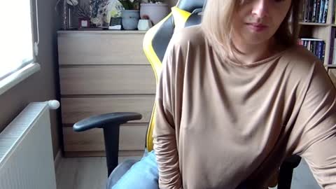 Melissa   online show from February 9, 2025, 11:14 am