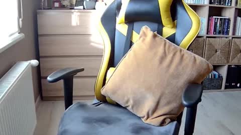 Melissa   online show from February 10, 2025, 1:33 pm