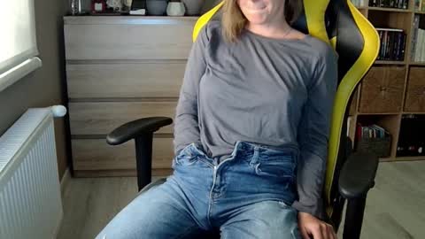 Melissa   online show from February 10, 2025, 5:41 pm