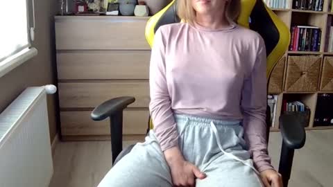 Melissa   online show from February 11, 2025, 2:13 pm