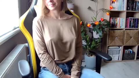 Melissa   online show from February 14, 2025, 8:10 am