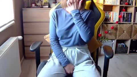 Melissa   online show from February 19, 2025, 2:44 pm