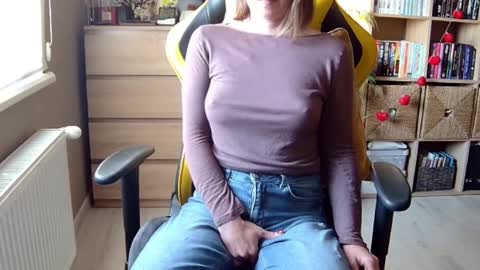 Melissa   online show from February 24, 2025, 2:15 pm