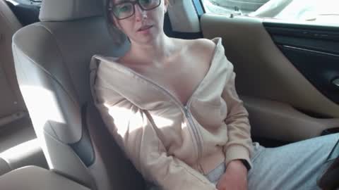 Melissa   online show from March 10, 2025, 12:37 pm
