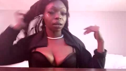 Snapshot of eroticqueen4093 chatting on October 30, 2025, 2:29 pm HotQueen online show from October 30, 2025, 2:29 pm