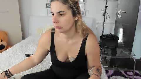 eroticsensualkitty4u online show from December 3, 2024, 8:05 am