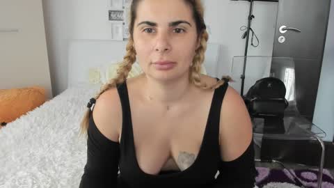 eroticsensualkitty4u online show from December 9, 2024, 11:58 am