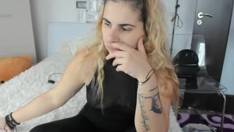 eroticsensualkitty4u online show from December 10, 2024, 8:40 am