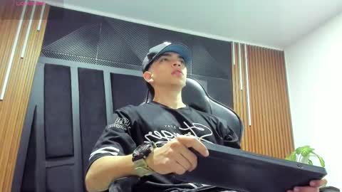 Snapshot of eryonbradley chatting on October 2, 2025, 11:17 am Eryon online show from October 2, 2025, 11:17 am