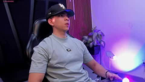 Eryon online show from December 14, 2025, 1:49 pm