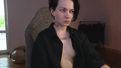esajukyy online show from June 8, 2026, 1:11 pm