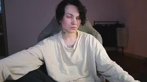 esajukyy online show from June 13, 2026, 3:43 pm