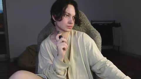 esajukyy online show from June 14, 2026, 3:47 pm