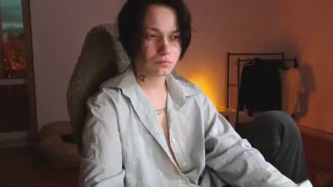 esajukyy online show from June 27, 2026, 4:12 pm