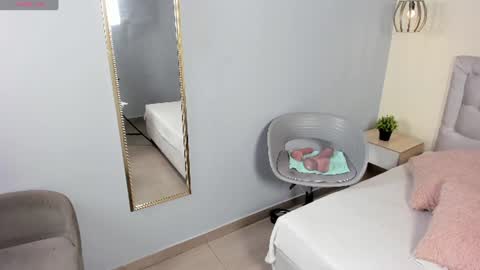 Escarlet online show from June 9, 2026, 2:39 pm