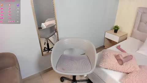 Escarlet online show from June 12, 2026, 12:48 pm