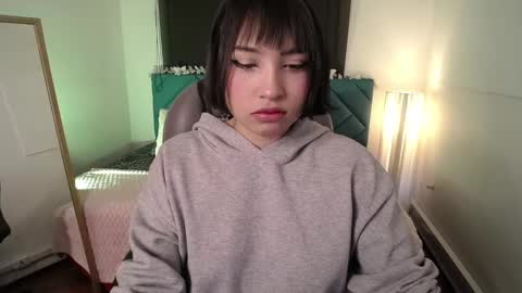 Snapshot of escarlett_wii chatting on January 2, 2025, 12:46 pm SCARLETT online show from January 2, 2025, 12:46 pm