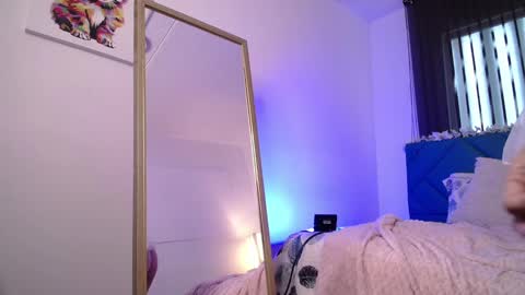 Snapshot of escarlett_wii chatting on February 2, 2025, 7:25 pm SCARLETT online show from February 2, 2025, 7:25 pm