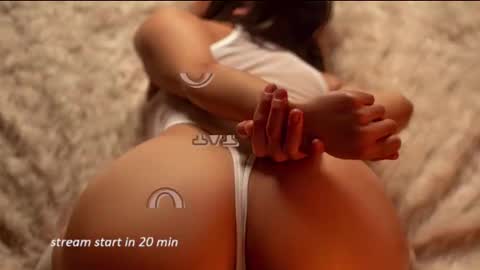 Snapshot of escarlett_wii chatting on October 7, 2025, 12:02 pm SCARLETT online show from October 7, 2025, 12:02 pm