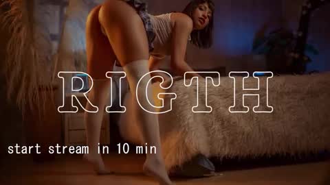 Snapshot of escarlett_wii chatting on October 28, 2025, 12:41 pm SCARLETT online show from October 28, 2025, 12:41 pm