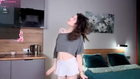 EshleGreen online show from November 21, 2025, 2:16 pm